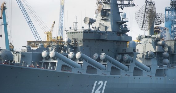 Na rosyjskim krążowniku Moskwa, który zatonął w ubiegłym tygodniu na Morzu Czarnym w wyniku trafienia ukraińskimi rakietami, zginęło 37 osób - podał, powołując się na anonimowe źródło, rosyjski niezależny portal Meduza. Oficjalnie władze Rosji nie poinformowały o stratach.