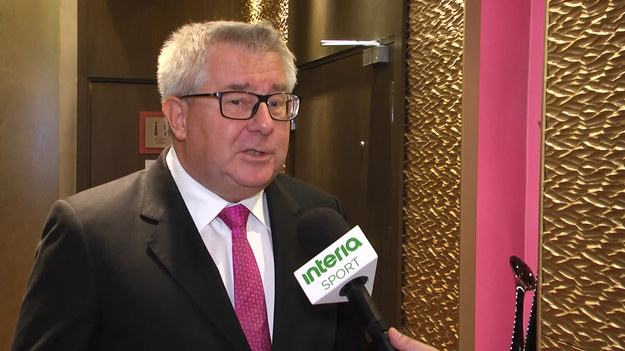 - Były wiceprezes PZPS Ryszard Czarnecki ocenił powołania Nikoli Grbicia na zgrupowanie przed meczami Ligi Narodów oraz przyznanie Polsce organizacji mistrzostw świata w siatkówce mężczyzn. To jest niespodzianka in minus, że w kadrze nie zagra już Damian Wojtaszek, ale odpowiedzialność za tę decyzję bierze trener - mówi Interii.