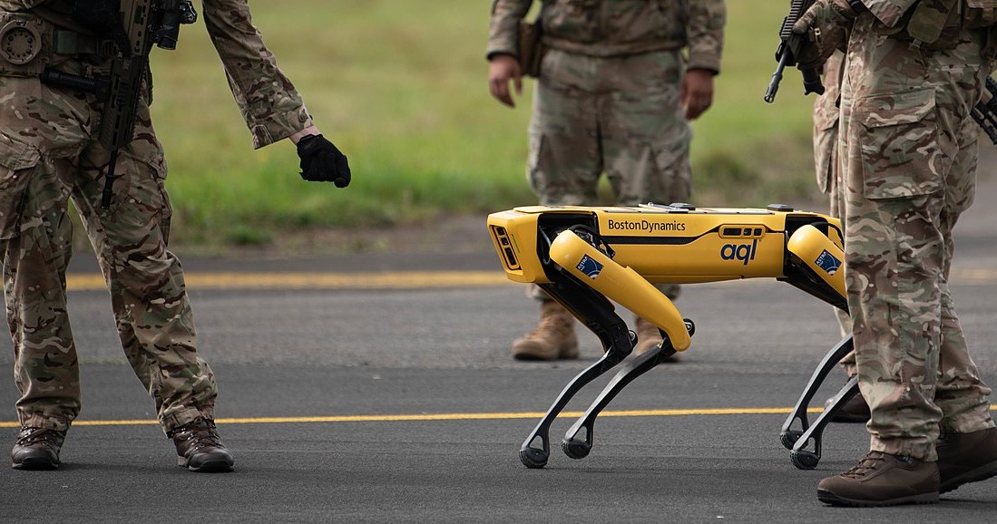 Czworonożny robot firmy Boston Dynamics, jak przystało na prawdziwego psa, zostanie wyposażony w nos, by wykrywać gazy i substancje chemiczne.