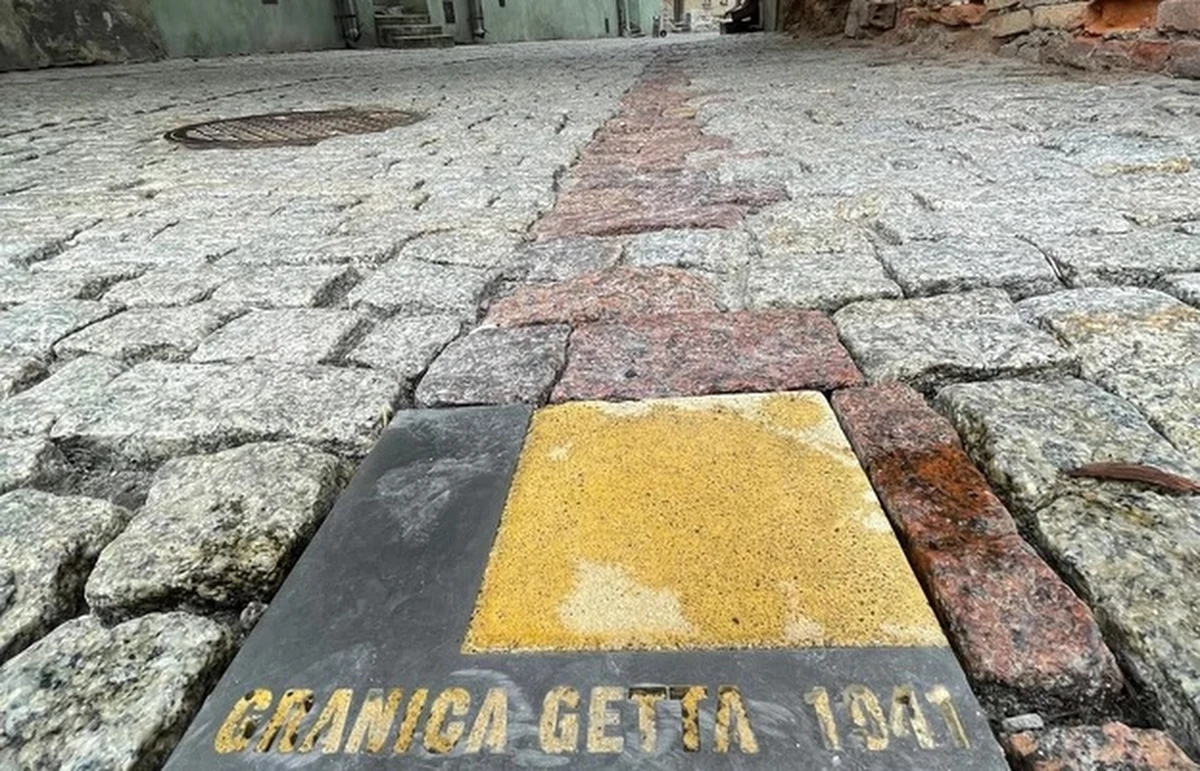 ​Spacer Pamięci upamiętnił żydowskich mieszkańców Lublina i Lubelszczyzny oraz powstańców getta warszawskiego. Lubelskie getto na Podzamczu zlikwidowano rok przed wybuchem powstania. W tym roku mija 80 lat akcji "Reinhardt", czyli deportacji lubelskich Żydów do obozów zagłady.