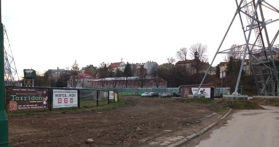 Dobra informacja  dla kibiców. Rozstrzygnięto przetarg przetarg na budowę nowej trybuny na stadionie przy ul. Legionów w Krośnie. Inwestycja będzie kosztować prawie 13 mln zł. 