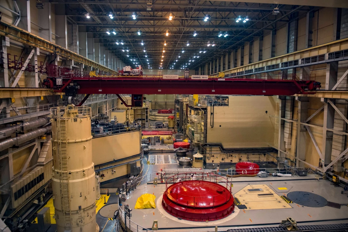 O 9:30 w polską przestrzeń powietrzną z terenu Białorusi wleciał rosyjski samolot transportowy Ił-76TD. Należąca do Wołga-Dniepr Airlines maszyna dwie godziny wcześniej wystartowała z lotniska Domodiedowo. Po 20 minutach lotu nad Polską minęła Warszawę, o 10:08 przeleciała nad Krakowem, po czym przez Słowację dotarła do lotniska wojskowego Parduc na Węgrzech. 