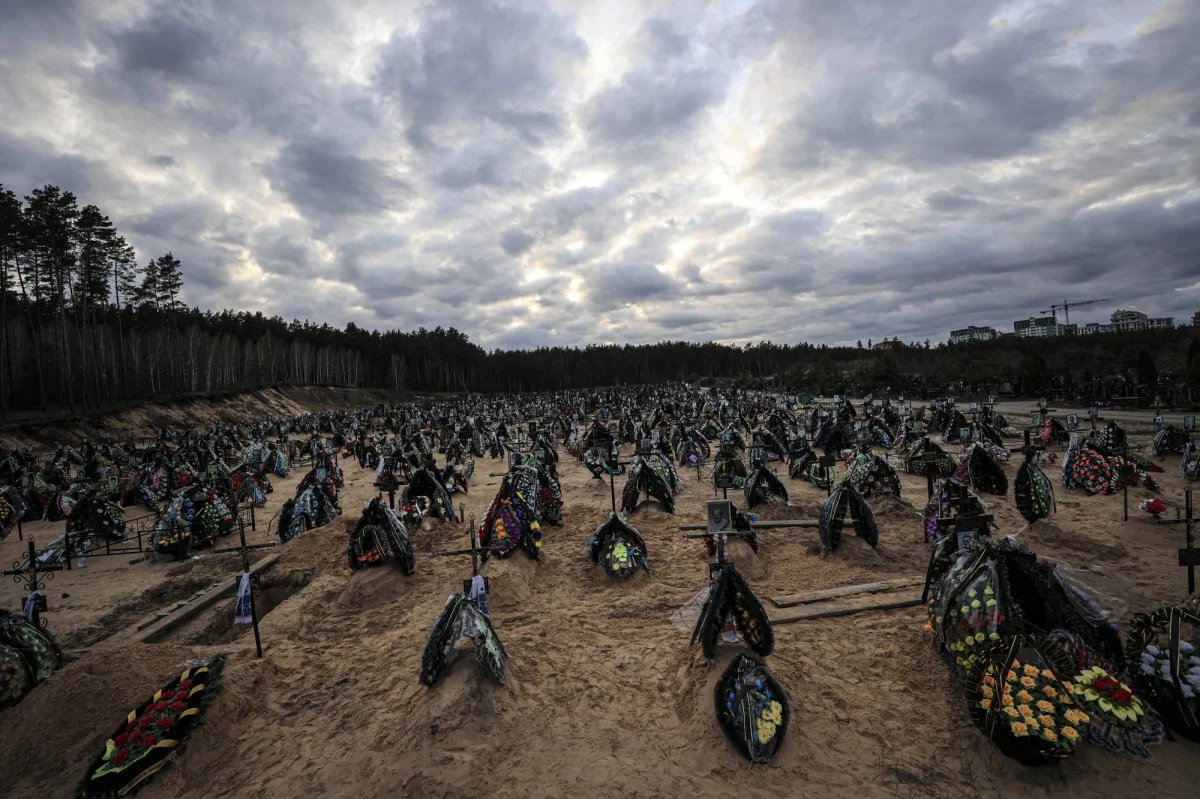 Zbrodnia przeciw ludzkości, zbrodnia ludobójstwa, zbrodnia wojenna - to pojęcia, na które często natykamy się od czasu wybuchu wojny na Ukrainie. Każda z tych zbrodni jest definiowana przez międzynarodowe trybunały. Czym się od siebie różnią? 
