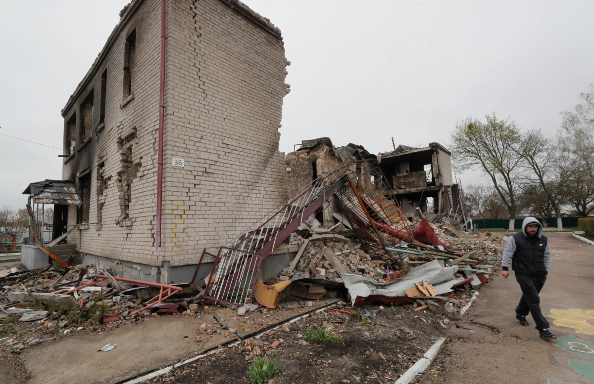 Rosyjskie wojska niemal całkowicie zrujnowały Azowstal w Mariupolu. Nasiliły też ofensywę na wschodzie Ukrainy. Trzy osoby zginęły, a 16 zostało rannych we wtorkowym ostrzale Charkowa. Walki mocno zaostrzyły się w obwodzie zaporoskim. W wyniku ataku rakietowego na Kramatorsk zginęła jedna osoba, a trzy zostały ranne. Oto nasze podsumowanie 55. dnia wojny Rosji przeciwko Ukrainie.