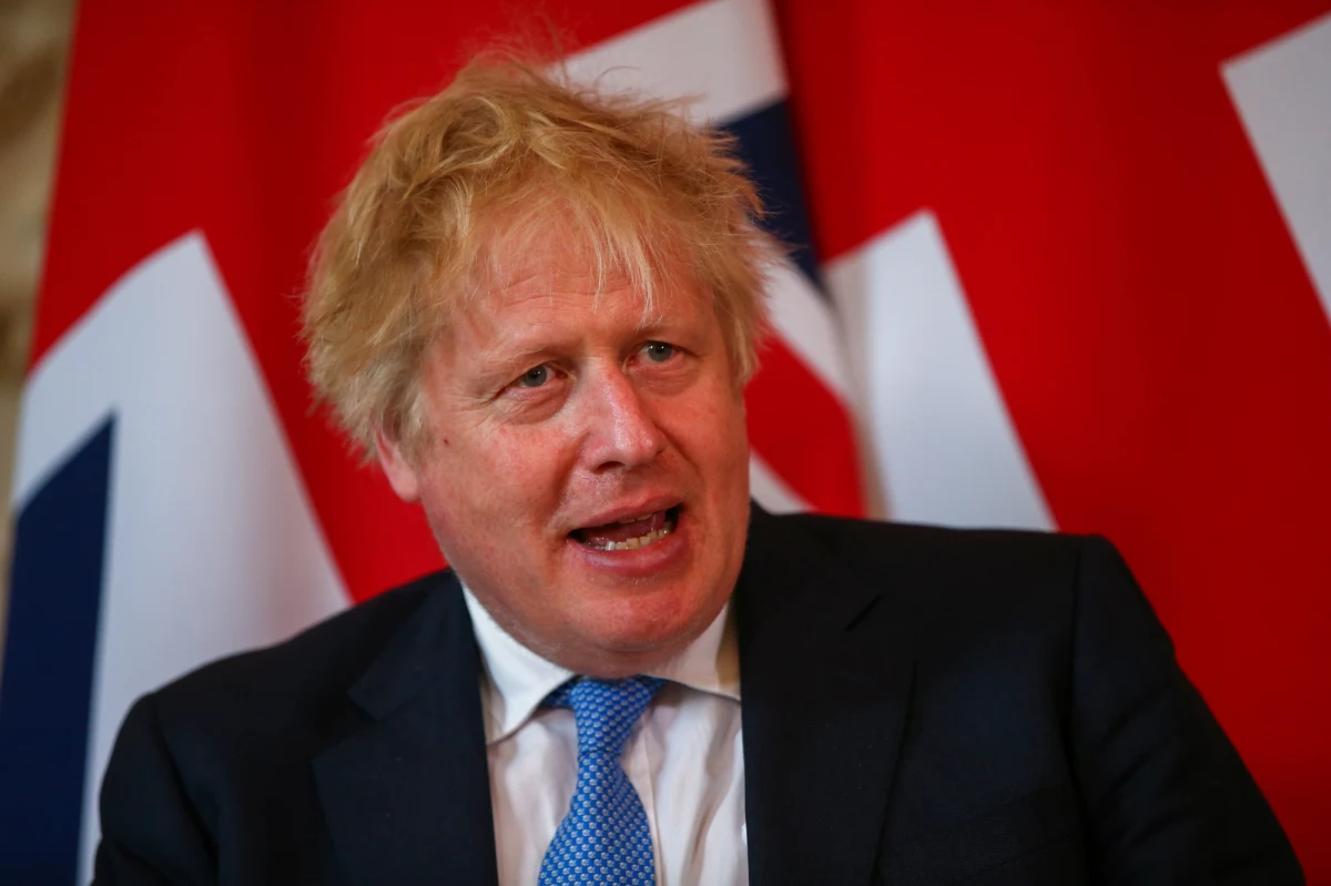 Brytyjski premier Boris Johnson przeprosił w Izbie Gmin za złamanie restrykcji covidowych w czasie nieformalnych spotkań towarzyskich na Downing Street. Polityk podkreślił, że zamierza skupić się teraz na Ukrainie i wysokich kosztach życia.