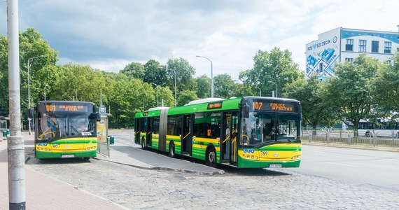 Od 1 maja wejdą w życie zmiany w komunikacji miejskiej na trasach w kierunku miejscowości w gminie Dobra. Autobusy zmienią numerację  rozkłady, a w niektórych przypadkach także trasy. Sprawdź co się zmieni.