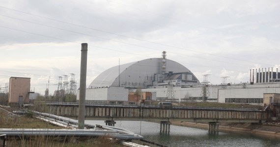 Ukraina poinformowała Międzynarodową Agencję Energii Atomowej (MAEA), że przywrócono bezpośrednią łączność pomiędzy krajowym regulatorem a elektrownią jądrową w Czarnobylu - powiedział dyrektor generalny agencji Rafael Grossi. Stało się to ponad miesiąc po tym, jak kontakt ten został utracony z powodu przejęcia kontroli nad elektrownią przez Rosjan.  