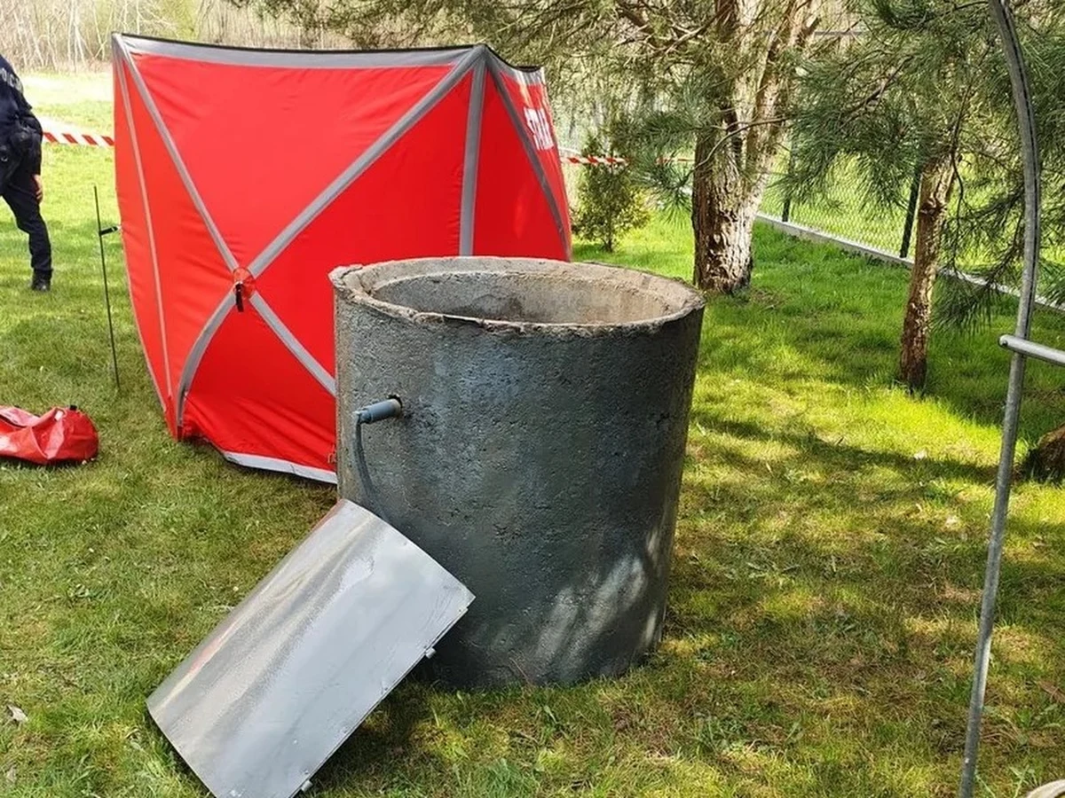 Wszystko wskazuje na to, że tragedia w małopolskim Gnojniku, gdzie ze studni wydobyto ciało młodej kobiety i jej kilkumiesięcznego syna, to tzw. rozszerzone samobójstwo. Prowadzący śledztwo znaleźli napisany odręcznie list, w którym kobieta tłumaczy motywy swojego działania - obawiała się, że dziecko będzie niepełnosprawne.

