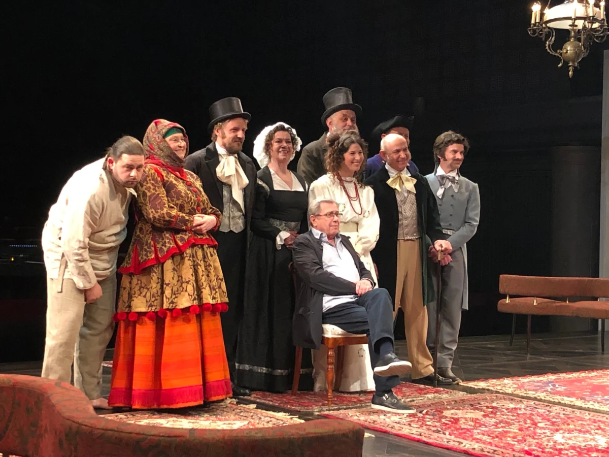 "Dziwne, ale i miłe uczucie. To wdzięczna praca" - mówi w RMF FM Janusz Gajos o swoim debiucie reżyserskim. 23 kwietnia w stołecznym Och-Teatrze odbędzie się premiera "Ożenku" Gogola. Janusz Gajos zgromadził znakomity zespół aktorski, w spektaklu grają m.in Julia Wyszyńska, Krystyna Tkacz, Paweł Domagała i Krzysztof Stelmaszyk.