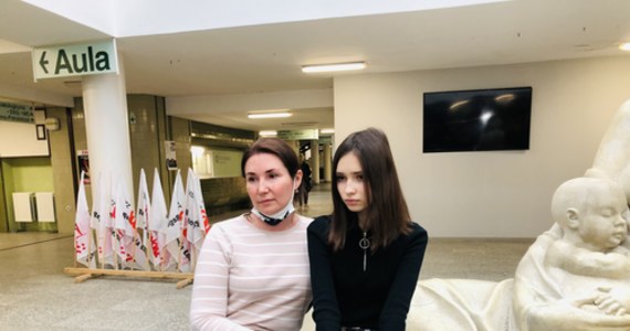 16-letnia Natalia, która przeszła już pięć operacji kardiochirurgicznych, uciekła z Ukrainy do Polski. U nas znalazła nie tylko bezpieczeństwo i schronienie przed wojną, ale także odzyskała zdrowie. Lekarze z łódzkiego szpitala, Instytutu Centrum Zdrowia Matki Polki wymienili jej zastawkę płucną.

