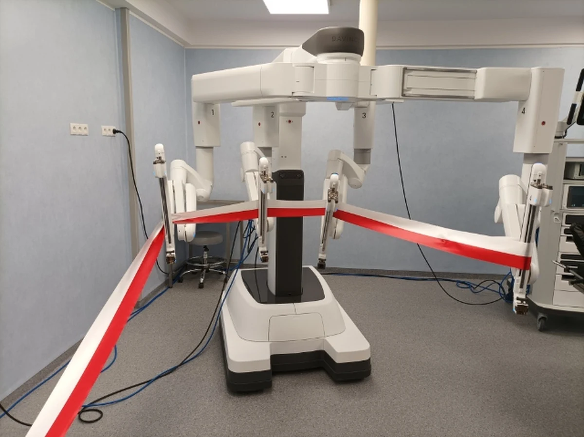 Pracownia Robotyki Operacyjnej, którą wyposażono w nowoczesny system chirurgii robotycznej da Vinci otwarta została w Wojewódzkim Szpitalu Specjalistycznym im. Stefana Kardynała Wyszyńskiego w Lublinie.  Tym samym, placówka ta dołącza do grona kilkunastu placówek medycznych w Polsce, które wykorzystują robota w swojej pracy.