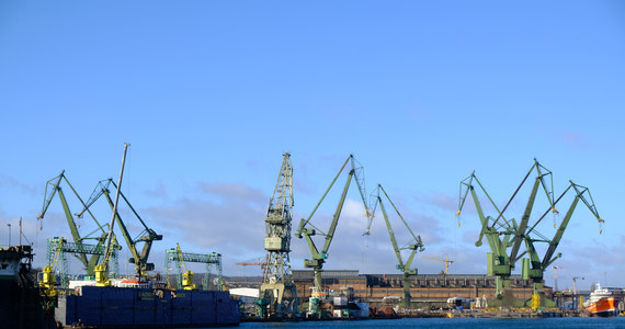 ​Port Gdańsk, największy polski port, w pierwszym kwartale 2022 roku wyprzedził dwa porty rosyjskie, w Primorsku i St. Petersburgu i awansował pod względem przeładunków na drugie miejsce w rankingu portów bałtyckich - poinformował w środę Port Gdańsk.