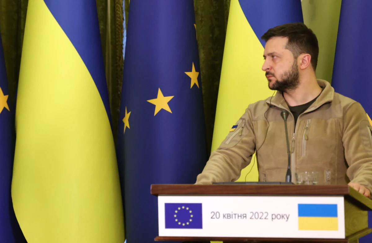 „Ukraińcy nie boją się daty 9 maja wyznaczonej przez Rosję, wierzącą w symbole, jako dzień zwycięstwa w trwającej wojnie” - oświadczył dziś prezydent Ukrainy Wołodymyr Zełenski w wywiadzie dla francuskiej telewizji BFM TV. W kontekście francuskich wyborów dodał, że nie chce stracić relacji z Emmanuelem Macronem, a Marine Le Pen powinna zrozumieć swoje błędy i zmienić swoje stanowisko wobec Rosji.