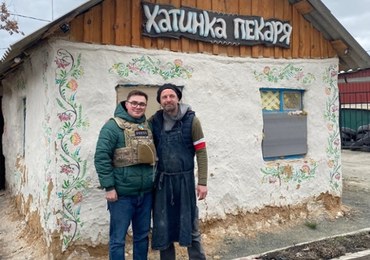 Piekarz z Polski wyjechał do Buczy i rozdaje chleb