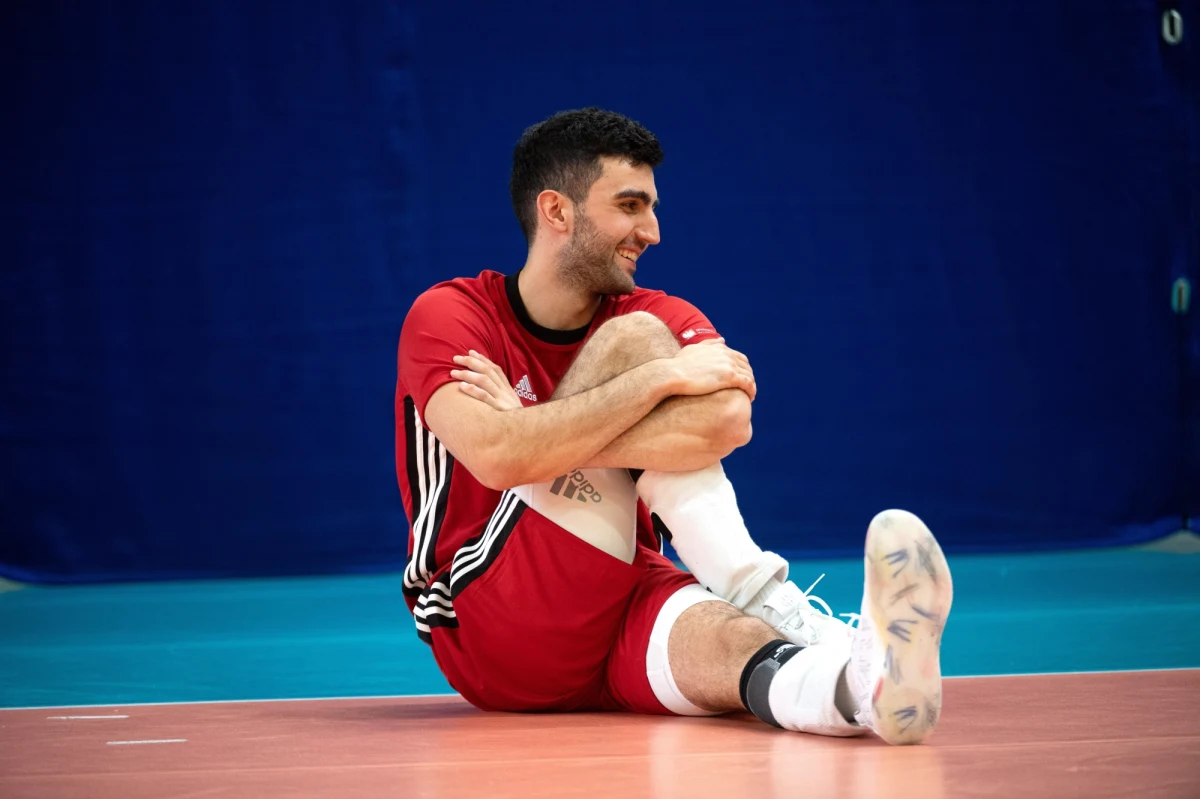 Nieco ponad miesiąc pozostał do pierwszego meczu siatkarskiej reprezentacji Polski w tym sezonie. Po średnio udanej poprzedniej kampanii w kadrze nastąpiła zmiana trenera. Został nim Nikola Grbić, który rozpoczął pracę od przewietrzenia szatni. O nowym otwarciu w kadrze z byłym reprezentantem Polski Marcinem Możdżonkiem rozmawiał Paweł Pawłowski.