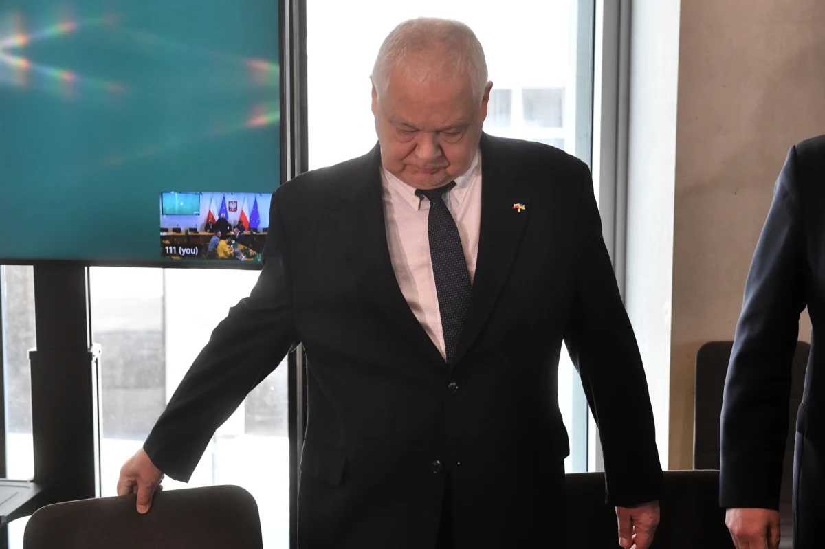 Adamowi Glapińskiego brakuje w Sejmie co najmniej ośmiu głosów do wyboru na drugą kadencję w fotelu prezesa Narodowego Banku Polskiego – ustalili dziennikarze RMF FM. Z tego powodu głosowanie nad jego wyborem wciąż jest odkładane.