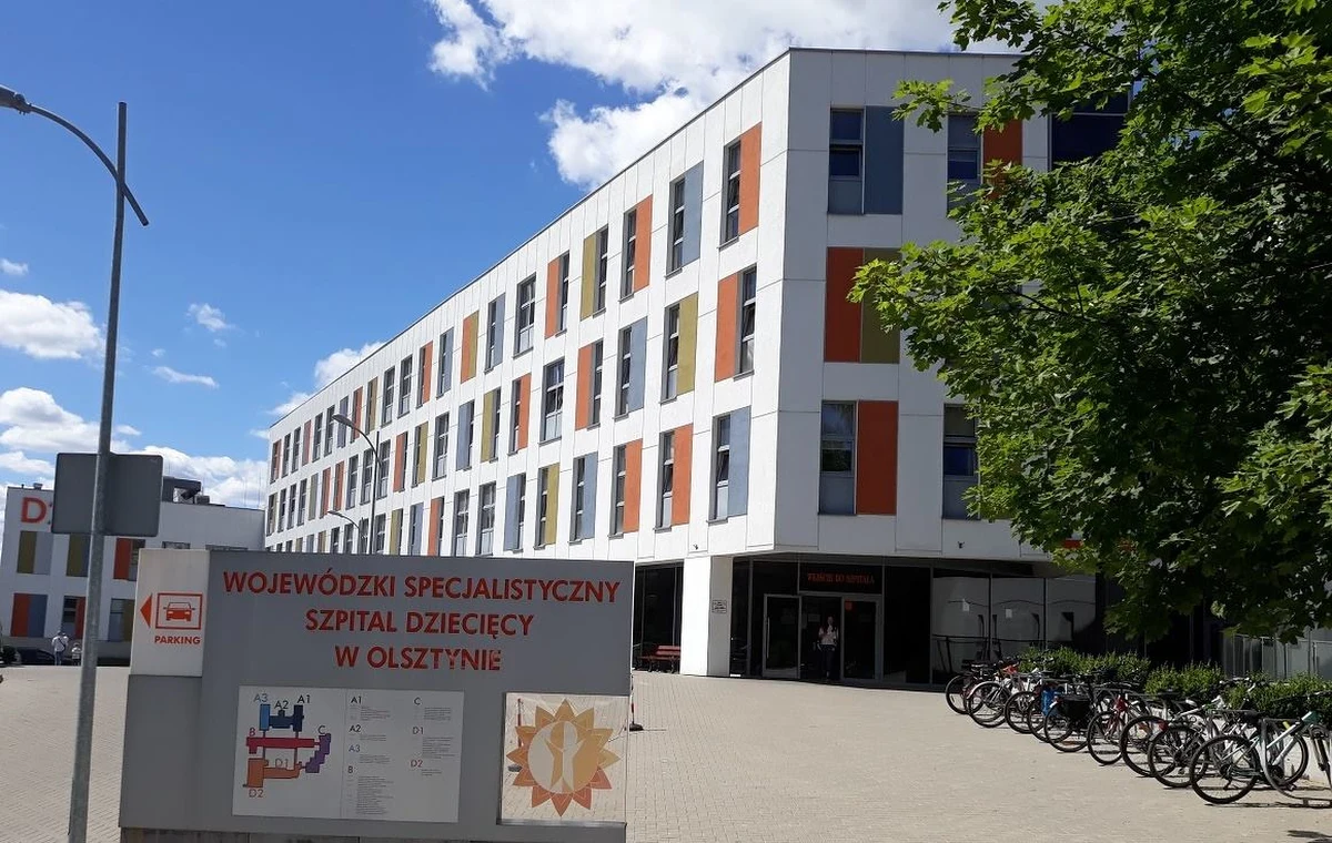 Już trzy dni po wybuchu wojny Wojewódzki Specjalistyczny Szpital Dziecięcy w Olsztynie przyjął pierwszego małego pacjenta z Ukrainy. Obecnie w placówce przebywa kilkanaścioro dzieci uchodźców. Dyrekcja szpitala podkreśla, że przyjmowanie dodatkowych osób nie zaburza pracy lekarzy i nie wpływa na wydłużanie kolejek.