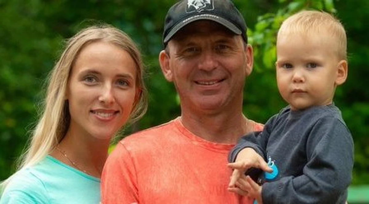 "Kiedy to piszę, wiem, że za chwilę zostanę aresztowany" - tak rosyjski dziennikarz śledczy Michaił Afanasjew skomentował ujawnienie przez siebie informacji o tym, że 11 członków Rosyjskiej Straży Narodowej z Chakasji odmówiło udziału w wojnie w Ukrainie. Dziennikarz trafił już za kratki - na podstawie podpisanego w ubiegłym miesiącu przez Władimira Putina prawa o karaniu za szerzenie nieprawdziwych informacji. W wyniku nowych przepisów w Rosji zatrzymano już kilku dziennikarzy, którzy nie bali się przekazywać prawdziwych informacji nt. wojny w Ukrainie.