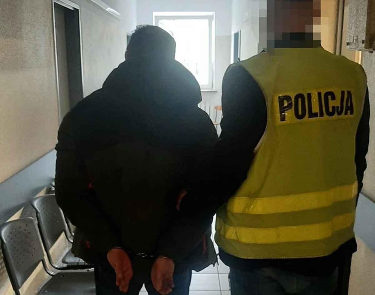 ​Policjanci z warszawskiego Targówka zatrzymali 45-latka, który z wiatrówki postrzelił pracownika budowy - poinformowała rzeczniczka Komendy Rejonowej Policji Warszawa VI kom. Paulina Onyszko. Dodała, że podejrzany już wcześniej na różne sposoby demonstrował swoje niezadowolenie z powodu trwającej obok jego domu budowy, rzucając w pracowników m.in. petardami, jajkami czy cebulą.