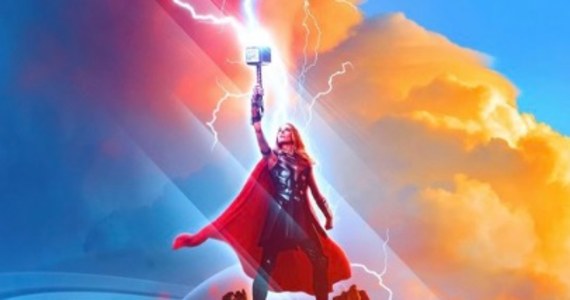 Jest pierwszy zwiastun filmu „Thor: Miłość i Grom”. Na klipie widzimy aktorów znanych z poprzednich filmów Marvela - w tym Natalie Portman, która wcieli się w... Lady Thor. Gwiazda wyraźnie zmieniła się do tej roli. 