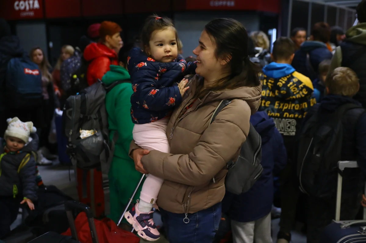 Pomoc dla Polaków goszczących uchodźców z Ukrainy, tzw. 40+, zostanie przedłużona. Jak poinformował Paweł Szefernaker z Kancelarii Premiera, rząd wydłuża wsparcie dla tych, którzy przyjmą uchodźców o 60 dni. 