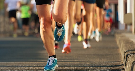 ​5 tysięcy biegaczy znalazło się na liście startowej 19. Cracovia Maratonu. Wydarzenie rozpocznie się w niedzielę o godzinie 9:00 na Rynku Głównym w Krakowie. Impreza powraca po trzyletniej przerwie spowodowanej pandemią koronawirusa.