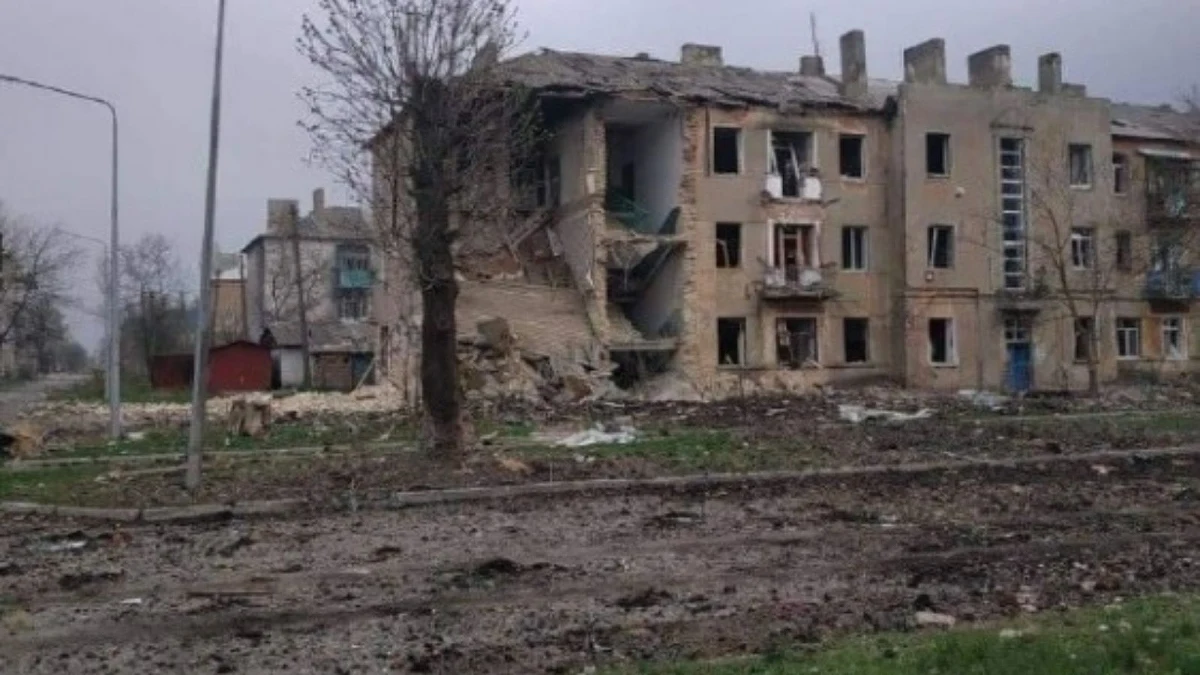 W mieście Popasna w obwodzie ługańskim na wschodzie Ukrainy zginęło od początku inwazji ponad 100 mieszkańców; obecnie przebywa tam zaledwie 2,5 tys. osób, które chowają się schronach - poinformował na Telegramie szef ługańskiej administracji obwodowej Serhij Hajdaj.