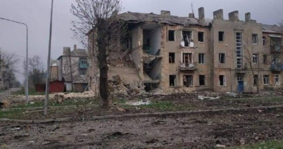 W mieście Popasna w obwodzie ługańskim na wschodzie Ukrainy zginęło od początku inwazji ponad 100 mieszkańców; obecnie przebywa tam zaledwie 2,5 tys. osób, które chowają się schronach - poinformował na Telegramie szef ługańskiej administracji obwodowej Serhij Hajdaj.