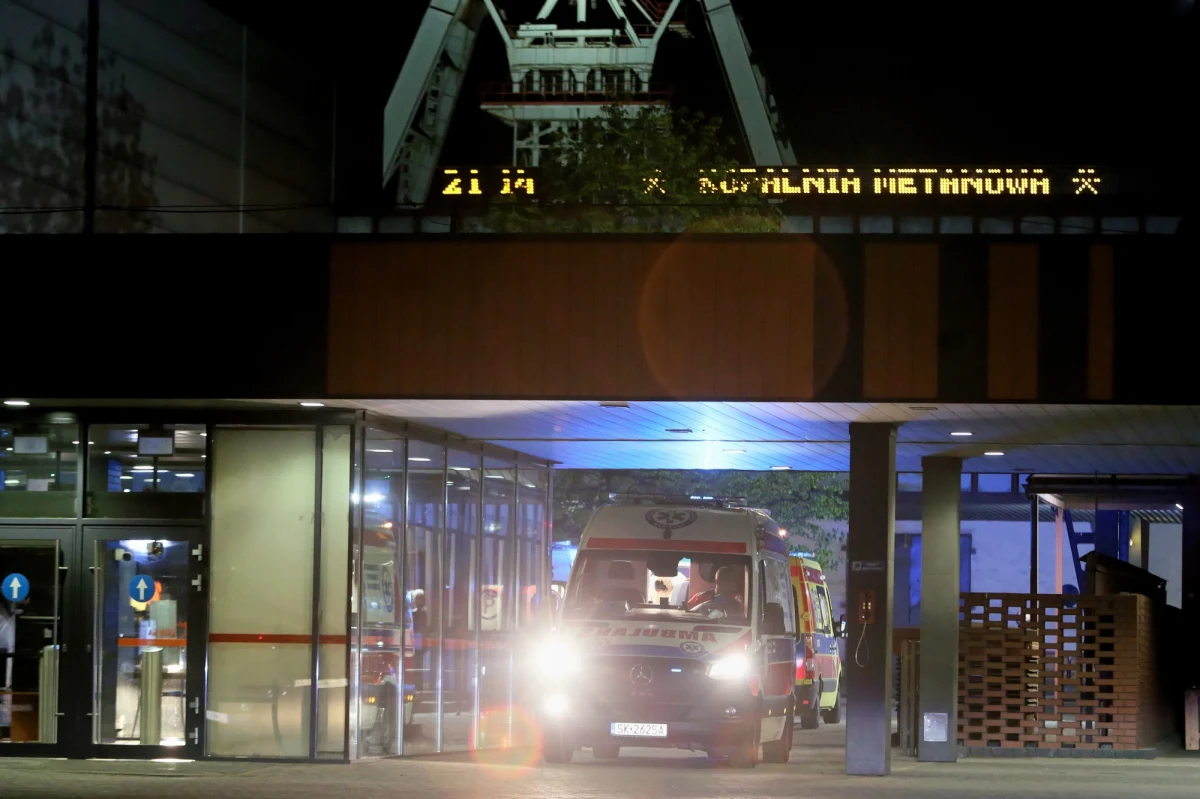 O godzinie 6:30 w kopalni Pniówek w Pawłowicach zebrał się sztab, który decyduje, jak dalej będzie przebiegać akcja ratownicza w tym zakładzie. Wczoraj wieczorem pod ziemią doszło do kolejnych wybuchów. 10 ratowników zostało poszkodowanych.