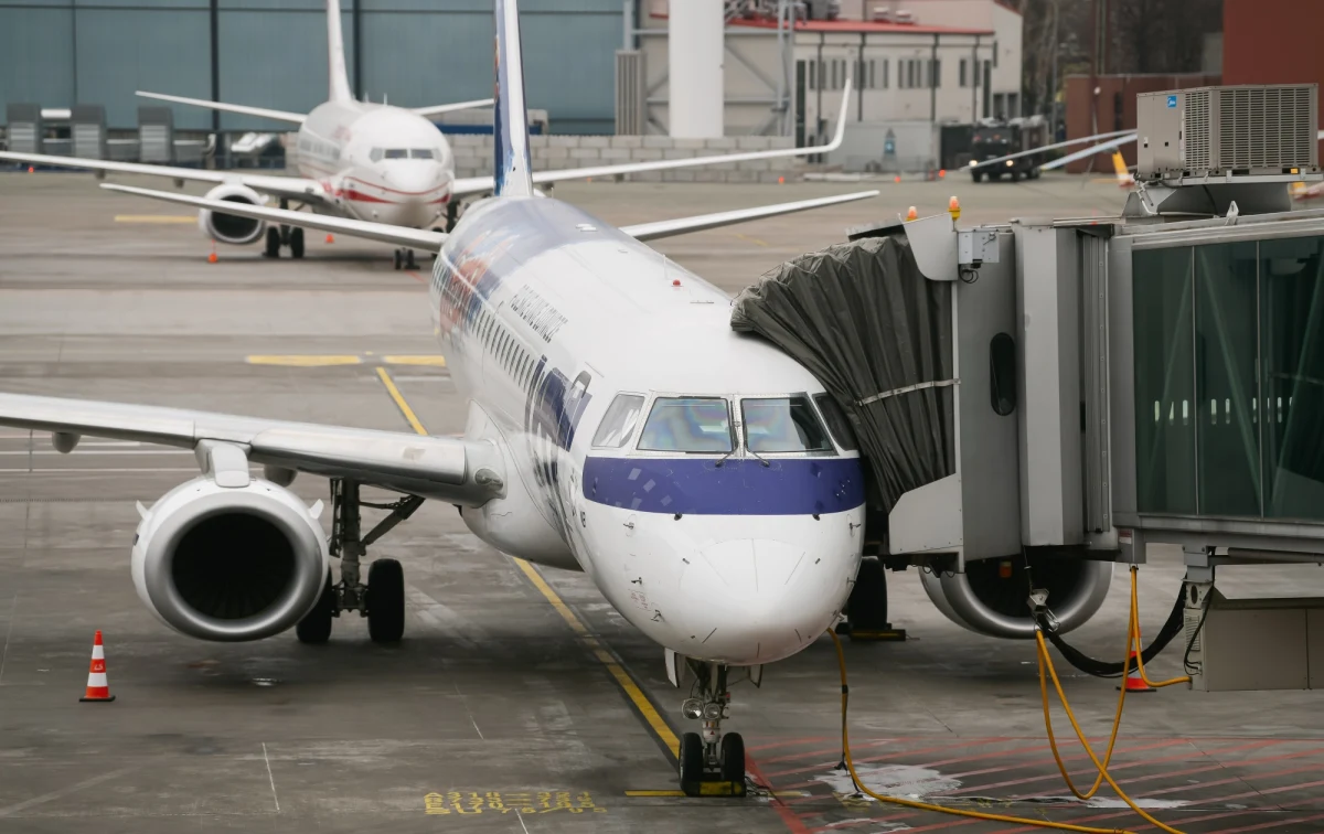 O godzinie 11:00 wznowione zostały rozmowy kontrolerów ruchu lotniczego i Polskiej Agencji Żeglugi Powietrznej. Na razie, jak podaje ULC, procedura "massive cancellation", czyli kasowania połączeń lotniczych nie została uruchomiona przez Eurocontrol. Od 1 maja loty z polskich lotnisk regionalnych oraz loty nad Polską powinny odbywać się bez gwałtownych zakłóceń. 