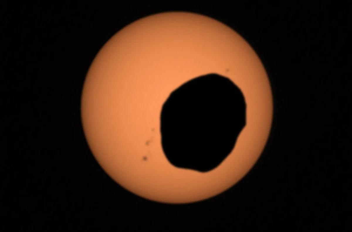 Amerykańska agencja kosmiczna opublikowała nagranie dokonane przy pomocy łazika Perseverance, które przedstawia zaćmienie Słońca na Marsie. Nagranie pokazuje zaćmienie z największą jak dotąd dokładnością i szybkością klatek wideo.