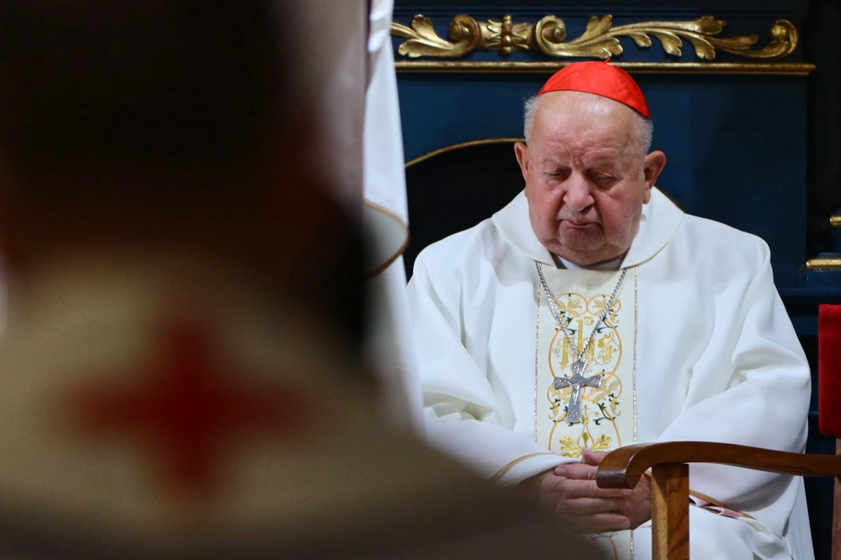 Działania kard. Stanisława Dziwisza w czasie pełnienia przez niego funkcji metropolity krakowskiego były prawidłowe i w związku z tym Stolica Apostolska postanowiła dalej nie procedować - poinformowała w piątek Nuncjatura Apostolska w Polsce.