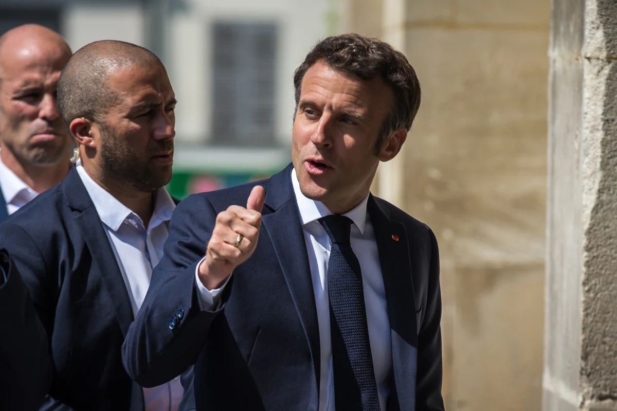 Po debacie telewizyjnej urzędujący prezydent Emmanuel Macron niezmiennie prowadzi w sondażach - 53 proc. poparcia. Na konkurującą z nim liderkę Zjednoczenia Narodowego Marine Le Pen chce w niedzielę, w II turze wyborów, głosować 47 proc. respondentów – wynika z sondażu Odoxa-Mascaret dla tygodnika „L 'Obs”.