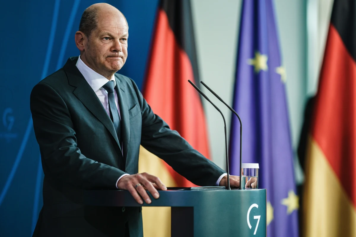 Kanclerz Niemiec Olaf Scholz zapewnił, że jego kraj dostarczy Ukrainie wszelkie obiecane uzbrojenie oraz przypomniał o błędach w niemieckiej polityce wobec Rosji. „Mając dzisiejszą wiedzę, przyznaję, że już na aneksję Krymu powinniśmy byli odpowiedzieć sankcjami” – powiedział.