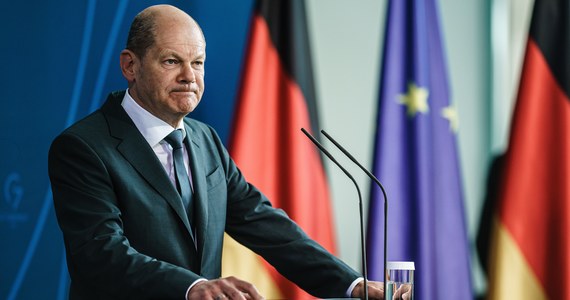 Kanclerz Niemiec Olaf Scholz zapewnił, że jego kraj dostarczy Ukrainie wszelkie obiecane uzbrojenie oraz przypomniał o błędach w niemieckiej polityce wobec Rosji. „Mając dzisiejszą wiedzę, przyznaję, że już na aneksję Krymu powinniśmy byli odpowiedzieć sankcjami” – powiedział.