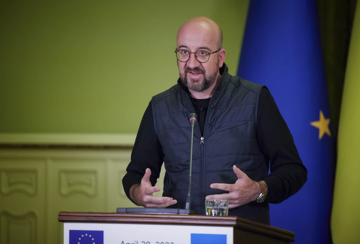 Przewodniczący Rady Europejskiej Charles Michel rozmawiał w piątek telefonicznie z prezydentem Rosji Władimirem Putinem. Podniósł potrzebę udostępnienia pomocy humanitarnej i funkcjonowania korytarzy humanitarnych, umożliwiających bezpieczną ewakuację ludności cywilnej z oblężonych przez Rosjan miast na Ukrainie, w szczególności Mariupola - przekazało źródło unijne.