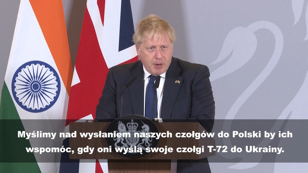 Podczas swojej dwudniowej wizyty w indyjskim New Delhi, brytyjski premier Boris Johnson odniósł się do wojny w Ukrainie. Podkreślił on, że Brytyjczycy szukają nowych opcji, a jedną z nich jest wysłanie czołgów do krajów takich jak Polska, by te mogły podzielić się swoją ciężką bronią z Ukraińcami. Johnson zapowiedział również powrót brytyjskiej ambasady do Kijowa.