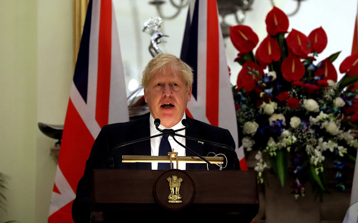 Istnieje "realistyczna możliwość", że rosyjskie bombardowania Ukrainy będą trwać do końca przyszłego roku, a nawet, że Rosja będzie w stanie wygrać trwającą wojnę - przyznał brytyjski premier Boris Johnson.
