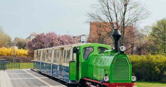 ​Po zimowej przerwie Kolejka Parkowa Maltanka wróciła na poznańskie tory. "Maltanka" jest jedną z najbardziej znanych poznańskich atrakcji turystycznych. To także jedna z ostatnich w Polsce kolei wąskotorowych o szerokości toru 600 mm.
