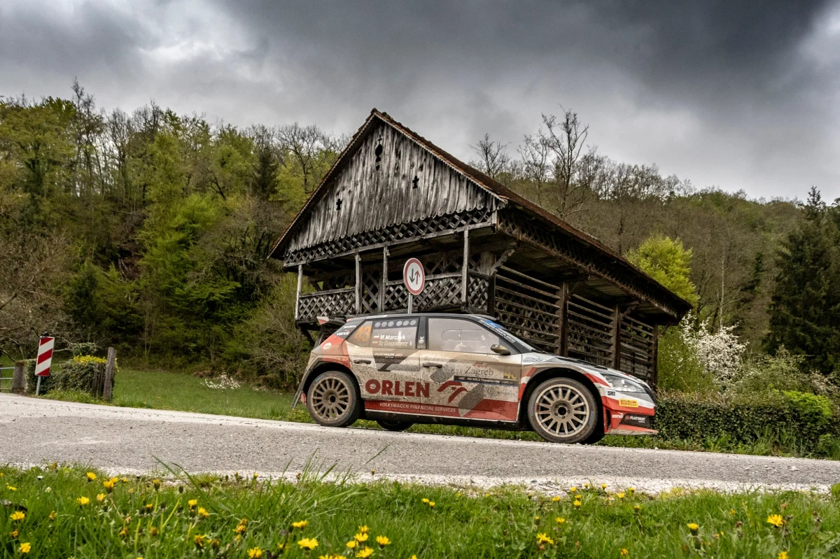 Fin Kalle Rovanpera (Toyota) zdecydowanie prowadzi po pierwszym dniu Rajdu Chorwacji, trzeciej rundy samochodowych mistrzostw świata. W kategorii WRC2 czwarte miejsce zajmuje Kajetan Kajetanowicz, a dwunaste - Mikołaj Marczyk (obaj Skoda Fabia Rally2 Evo).