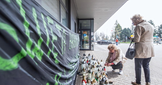 "Województwo w żałobie" - tymi słowami wojewoda śląski, Jarosław Wieczorek, apeluje o powstrzymanie się od organizacji imprez w najbliższą niedzielę, 24 kwietnia. Ma to związek z tragedią w kopalnie "Pniówek" w Pawłowicach.