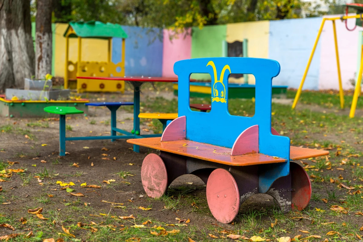 Prokuratura wyjaśnia okoliczności nagłej śmierci chłopca w centrum Bytomia. 12-latek zmarł w piątek późnym popołudniem na placu zabaw. Wezwane służby prowadziły reanimację, jednak okazała się ona nieskuteczna. 