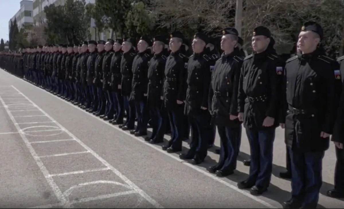 Rosyjskie Ministerstwo Obrony Narodowej podało, że w zatonięciu krążownika "Moskwa" zginął jeden marynarz, 27 zaginęło, a 396 się ewakuowało na inne statki Floty Czarnomorskiej.