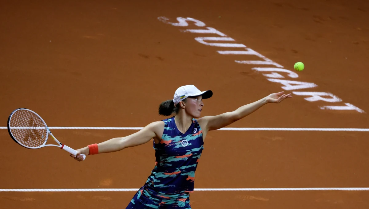 Iga Świątek ok. godz. 16 zagra z rosyjską tenisistką Ludmiłą Samsonową o finał halowego turnieju WTA na kortach ziemnych w Stuttgarcie. Polka ma szansę przedłużyć serię wygranych spotkań do 22.
