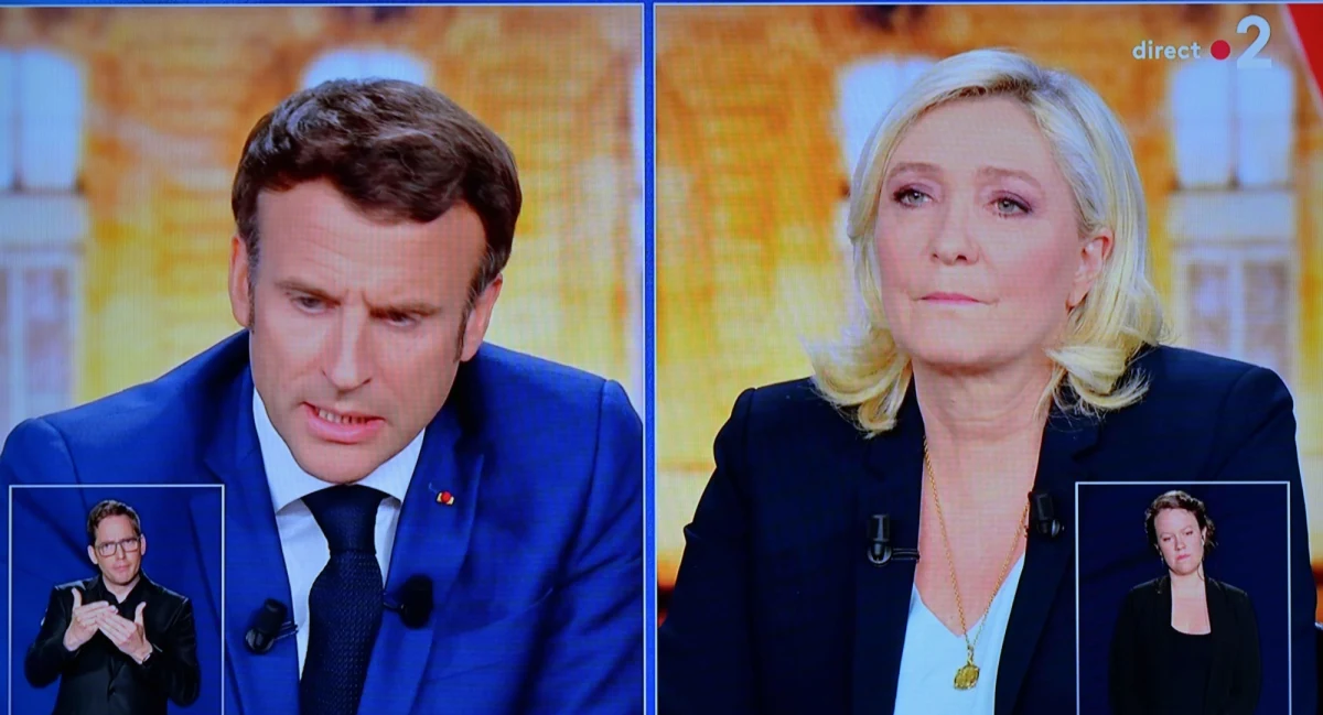 48,7 mln Francuzów, wpisanych na listy elektorów, wybierze w niedzielę prezydenta Francji na 5-letnią kadencję spośród dwojga kandydatów w II turze głosowania: urzędującego prezydenta Emmanuela Macrona, pozostającego - według badań opinii - na czele sondaży z około 53-56 proc. poparcia i kandydatki skrajnie prawicowego Zjednoczenia Narodowego Marine Le Pen z 47-43 proc.