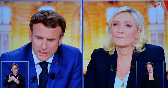 48,7 mln Francuzów, wpisanych na listy elektorów, wybierze w niedzielę prezydenta Francji na 5-letnią kadencję spośród dwojga kandydatów w II turze głosowania: urzędującego prezydenta Emmanuela Macrona, pozostającego - według badań opinii - na czele sondaży z około 53-56 proc. poparcia i kandydatki skrajnie prawicowego Zjednoczenia Narodowego Marine Le Pen z 47-43 proc.