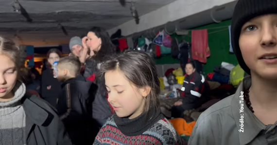Ukraiński pułk Azow opublikował nagranie wideo pokazujące podziemia zakładów metalurgicznych Azowstal w Mariupolu. W podziemiach Azowstalu od dwóch miesięcy ukrywają się dzieci.