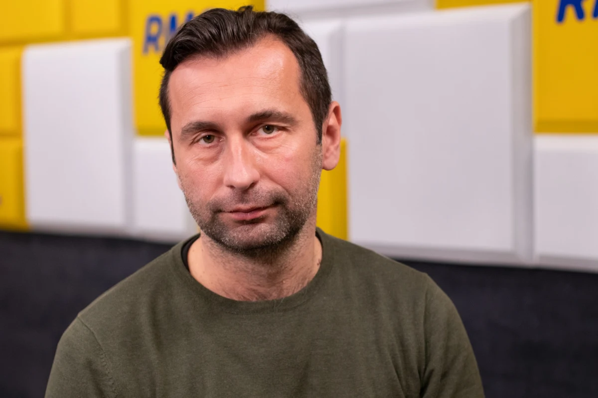 „Emmanuel Macron nie może jeszcze spać spokojnie. Nawet jak spojrzymy na wybory w różnych krajach w ostatnich latach, to okazywało się, że były zaskoczenia. Bardzo dużo zależy od frekwencji i elektoratu Jean-Luca Mélenchona, który skończył na trzecim miejscu i zabrakło mu jednego procenta do tego, żeby przejść do drugiej tury” – tak o jutrzejszych wyborach we Francji mówił w Rozmowie w południe w RMF FM politolog Adam Balcer.