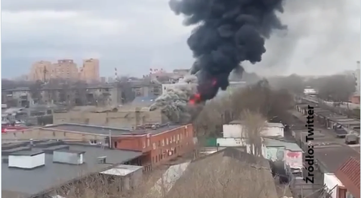 W podmoskiewskim Korolowie, gdzie znajduje się wiele przedsiębiorstw związanych z przemysłem kosmicznym i rakietowym, doszło do poważnego pożaru. Centrum bezpieczeństwa i obrony w komunikacie poinformowało, że zapalił się dach budynku w dzielnicy przemysłowej.