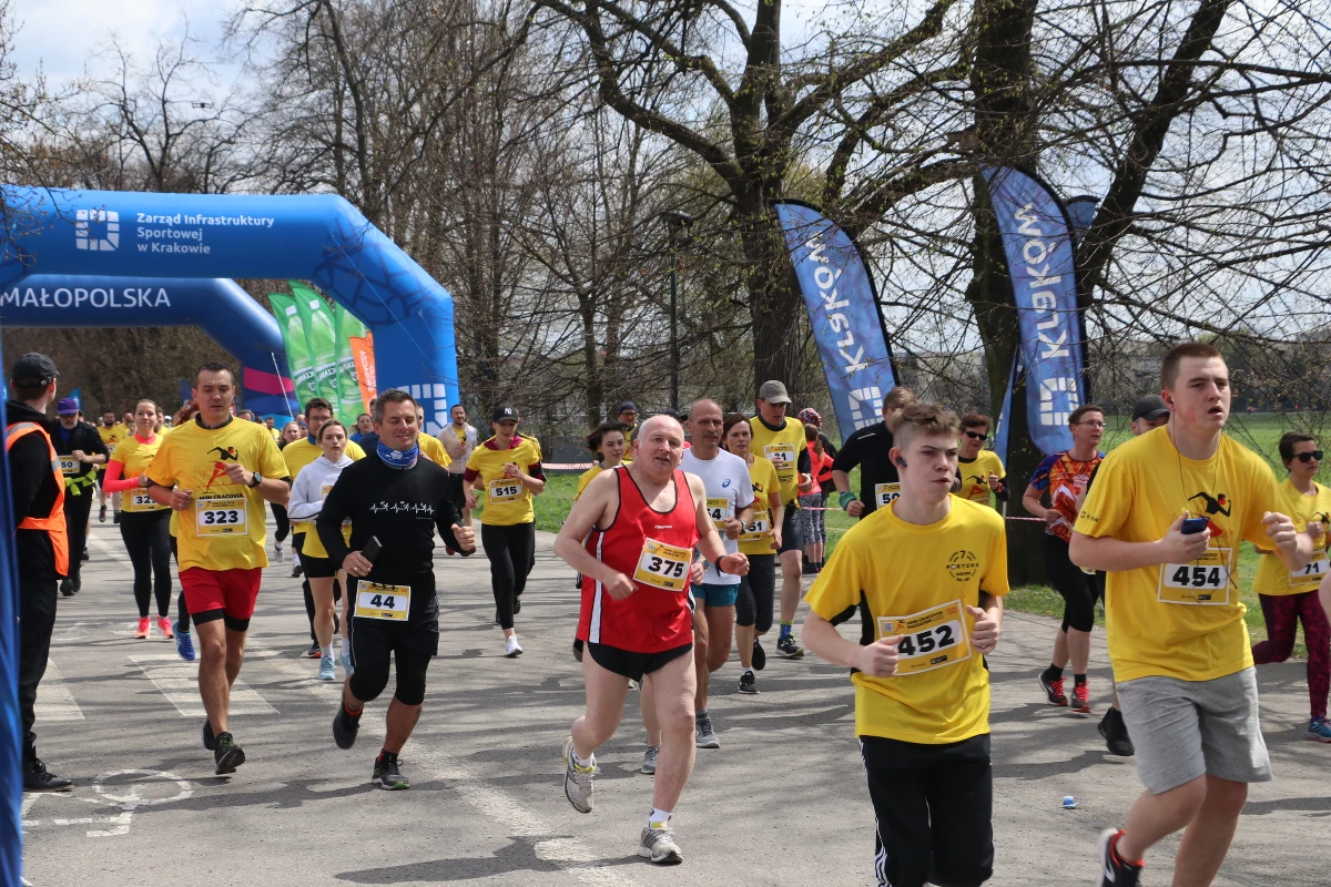 ​W Krakowie na Błoniach wystartował dziś 15. Cracovia Mini Maraton. Impreza rozpoczęła biegowy weekend w małopolskiej stolicy.